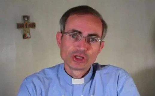 Scrive libro su gay e aborto . Censurato il frate cattolico
