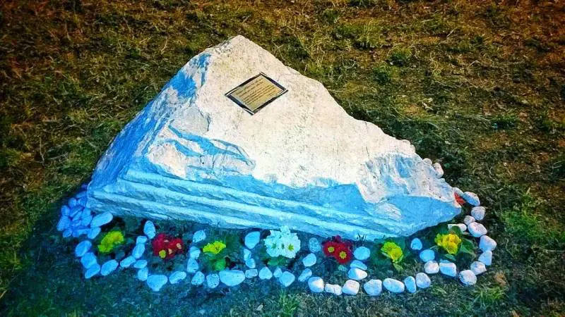 Foibe, sindaco Pd rimuove monumento. L'attacco di Forza Nuova: "È come l'Isis"
