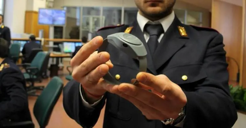 "Meglio in carcere che con mia moglie". Ed evade dai domiciliari