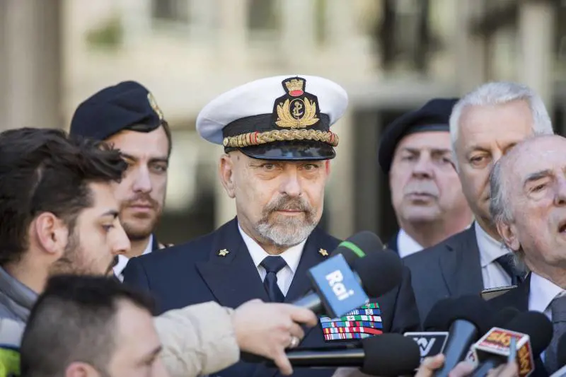 L'ammiraglio di Mare nostrum: "Corridoi umanitari, non ong"