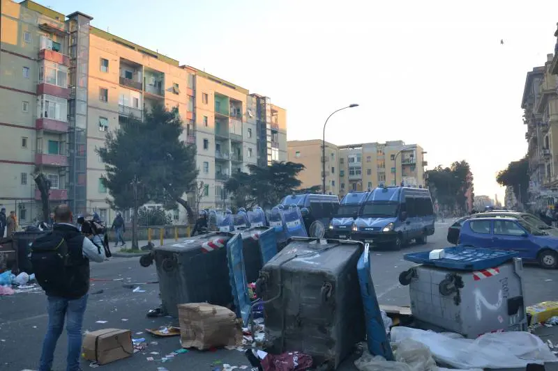 A Napoli, tra black bloc e sostenitori di Salvini