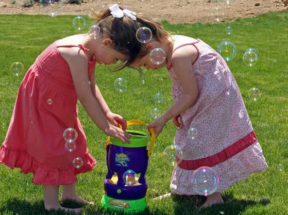 Genitori-scienziati scoprono cura che salva la vita alle loro bambine