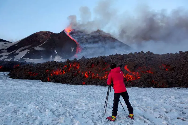 Catania, riaperto l'aeroporto dopo lo stop per eruzione Etna