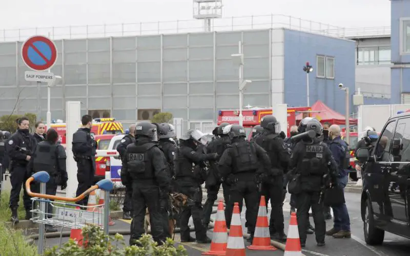 Orly, l'ultimo sms del terrorista: "Ho fatto una stronzata"