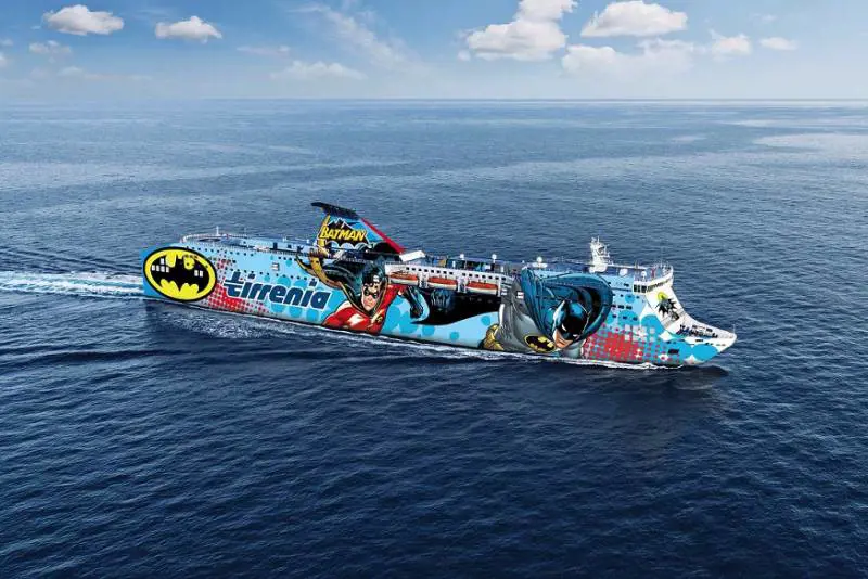 I SuperEroi colorano le navi Tirrenia