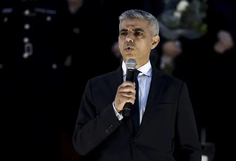 Khan attacca Trump: "È il volto dell'estrema destra nel mondo"