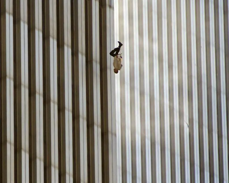 Il salto nel vuoto simbolo della fuga dal terrore
