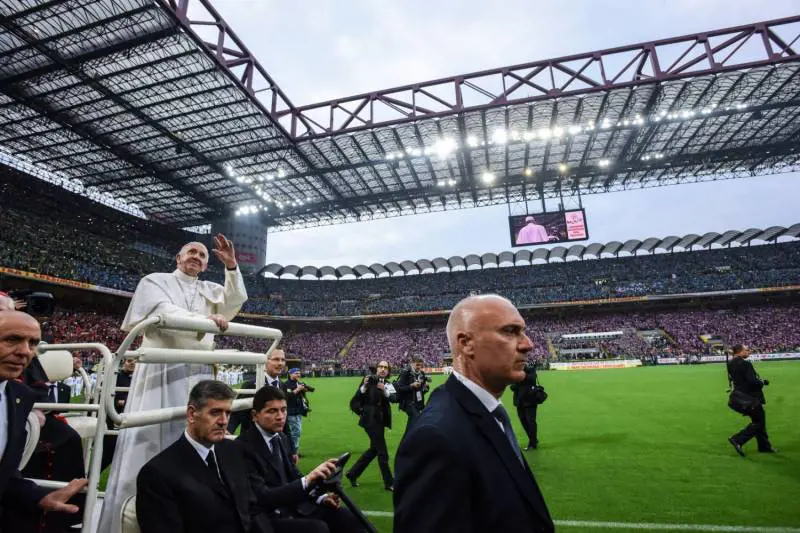Un milione di fedeli a Messa. Il Papa: "Siate parte del popolo multietnico di Dio"