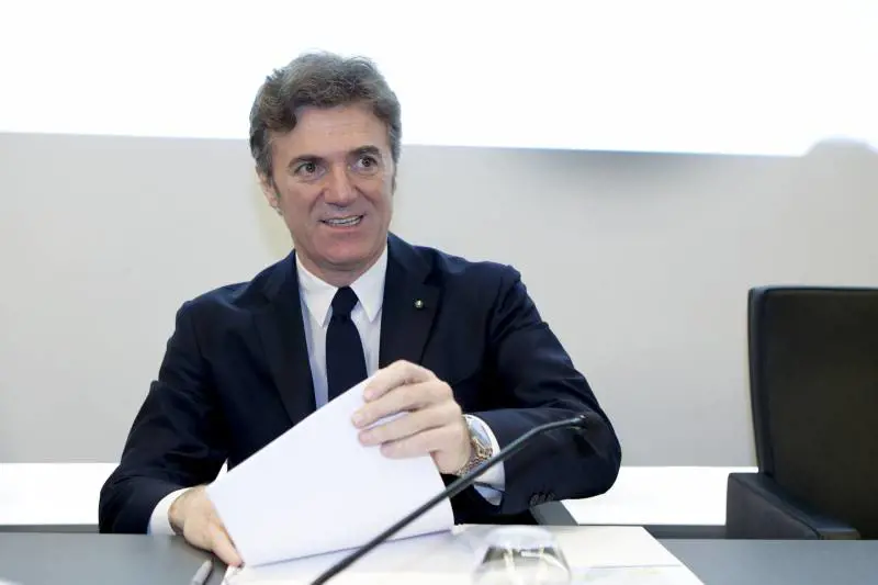 Scontro sul controllo Telecom. Il cda: "Vivendi non comanda"