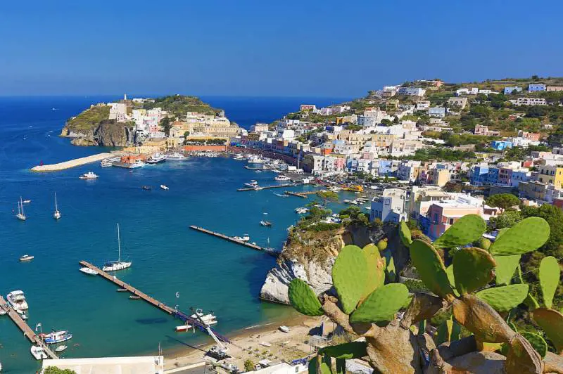 Vacanze, la Bit apre la "valigia dei sogni" per viaggiare