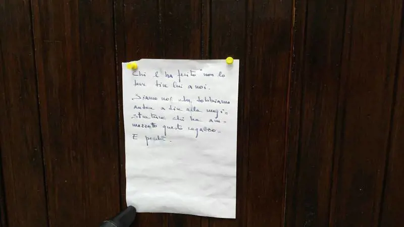 Alatri, spunta un biglietto sulla porta del locale