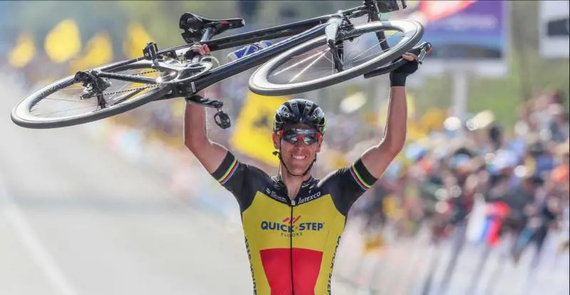 Gilbert principe a Roubaix cala il poker di monumenti