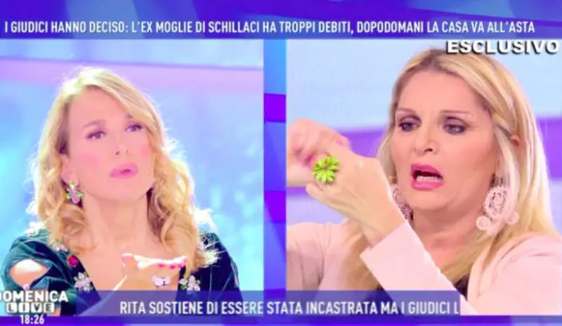 Rita Schillaci strappa la carta d'identità in diretta: "Lo Stato non mi tutela"