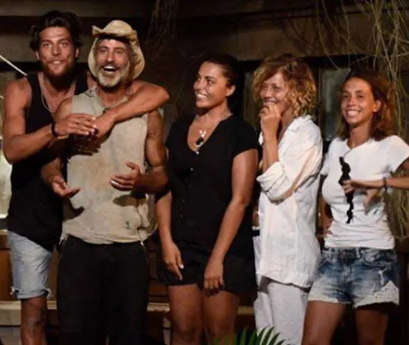 Isola dei Famosi, Simone volta le spalle a Malena e la manda in nomination