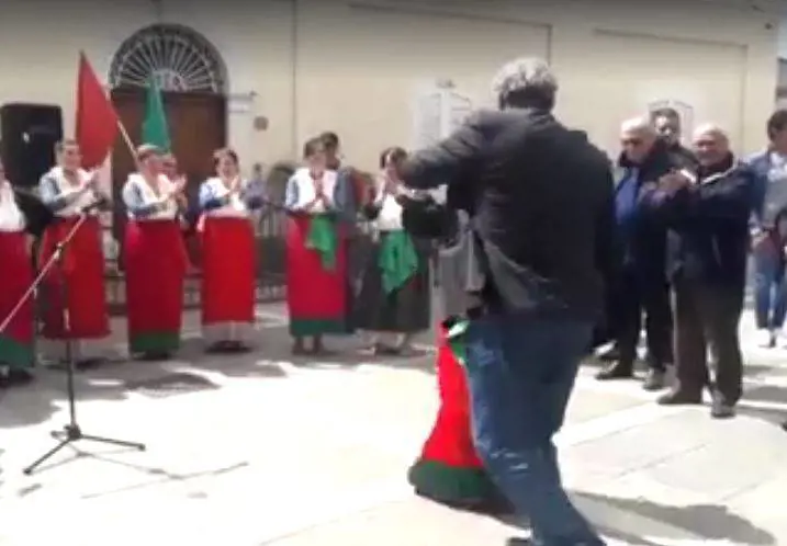 Michele Emiliano in ospedale:  sospetta rottura del tendine di Achille
