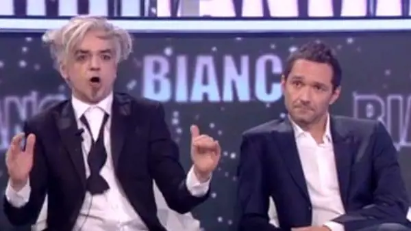 Amici, Morgan risponde duramente ai fischi del pubblico. E la De Filippi lo ammonisce