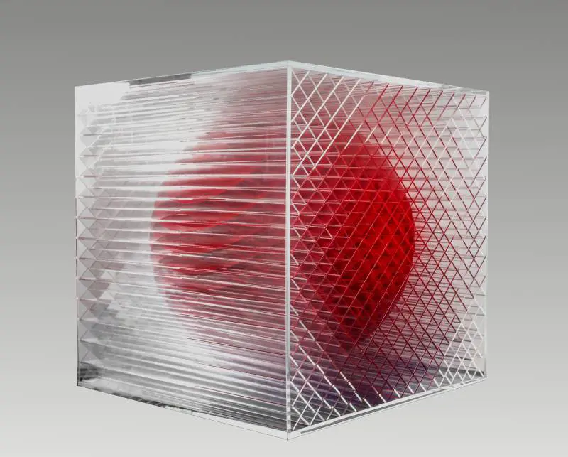 Esplode l’arte cinetica di Simone Lingua: viaggio extrasensoriale in plexiglass