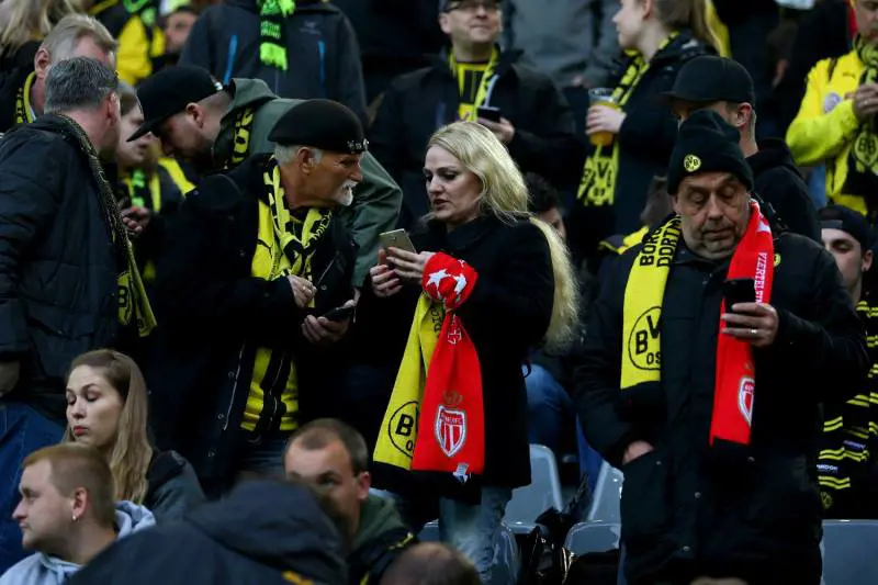 Dortmund, tre esplosioni contro il bus del Borussia