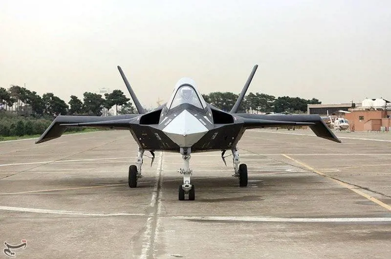 L'Iran svela la nuova versione del primo caccia stealth