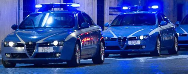 Immigrati assaltano quattro agenti e li mandano in ospedale