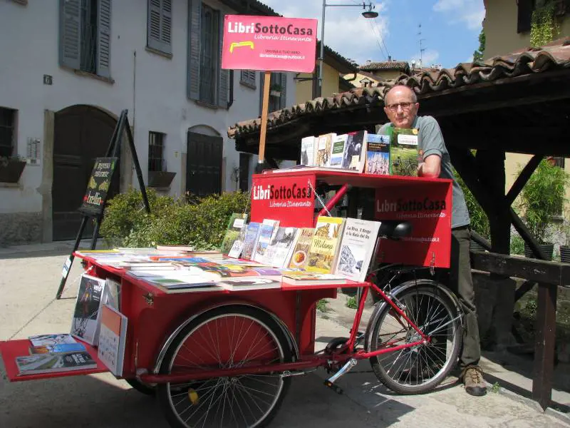 La sfida del libraio-ciclista: "Così sconfiggerò Amazon"