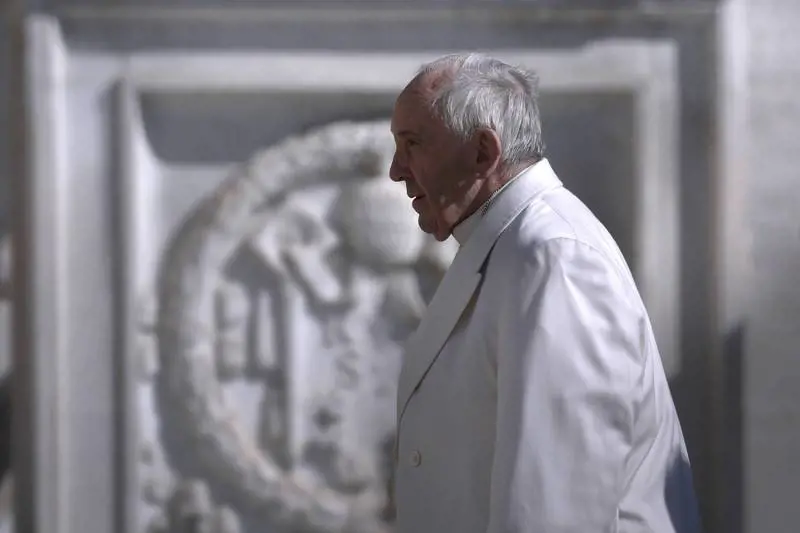 Migranti, il Papa: "I campi profughi come i campi di concentramento"