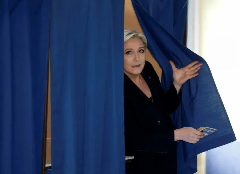 Chapeau a Marine ma la destra-destra ora deve aprirsi