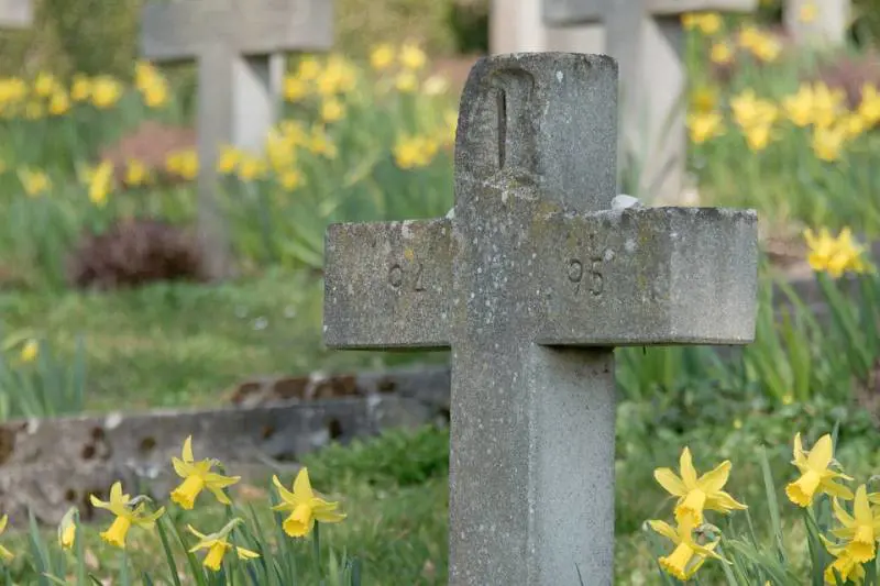 Mola di Bari, mancano i loculi al cimitero
