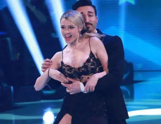 Ballando con le stelle, l'incidente hot di Martina Stella imbarazza lo studio