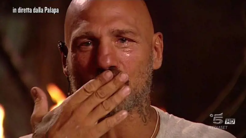 Il triste racconto di Giacobbe Fragomeni: "Mio padre beveva e picchiava le femmine di casa"
