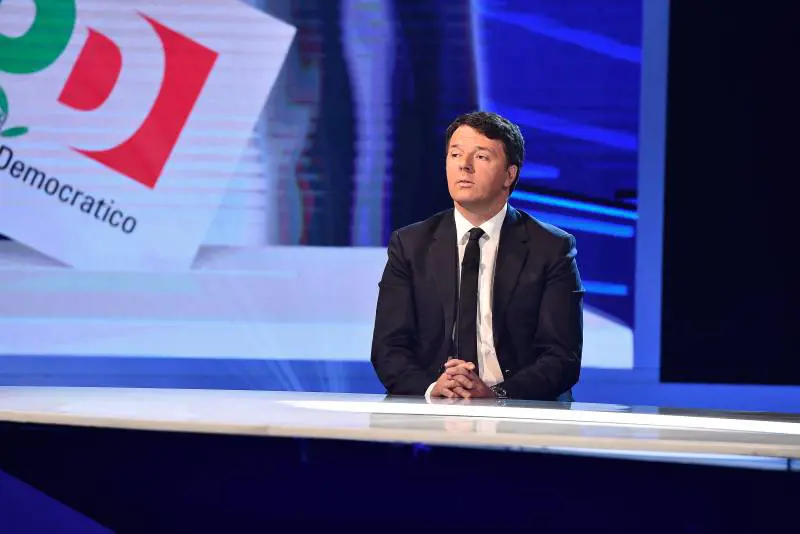 Renzi "apre" a Pisapia: "Sì, ma lasci D'Alema"
