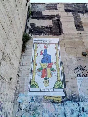Manifesti choc a Roma: Mussolini a testa in giù