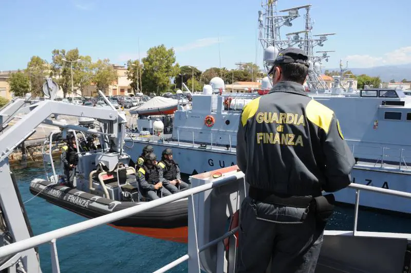 Dai clandestini alle sostanze stupefacenti. La caccia ai carichi illegali dei trafficanti