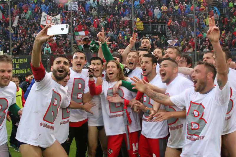 La Cremonese torna in B: il grigiorosso è vintage