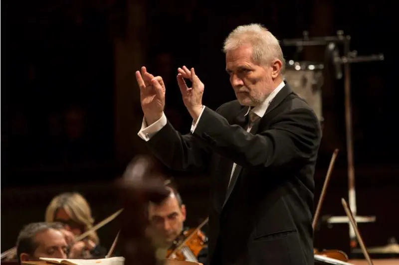 Eötvös dirige la Filarmonica E "ricorda" le migrazioni