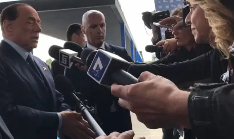 Berlusconi: "Felice per Macron. L'Ue ora deve cambiare"