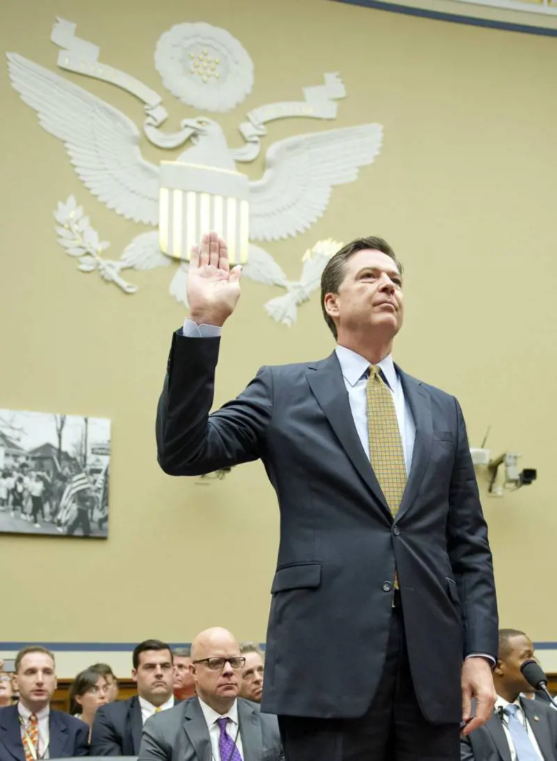 Russiagate, l'ex direttore dell'Fbi Comey:  "Trump mi chiese d'insabbiare"