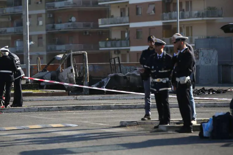 Molotov sul camper dei rom Nel rogo uccise tre sorelle