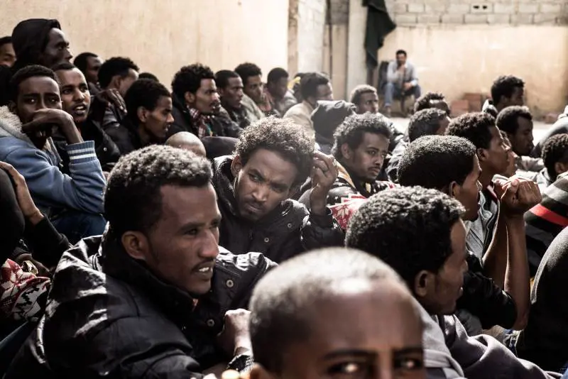 Il sindaco ritira l'ok all'accoglienza: "Prima gli italiani"
