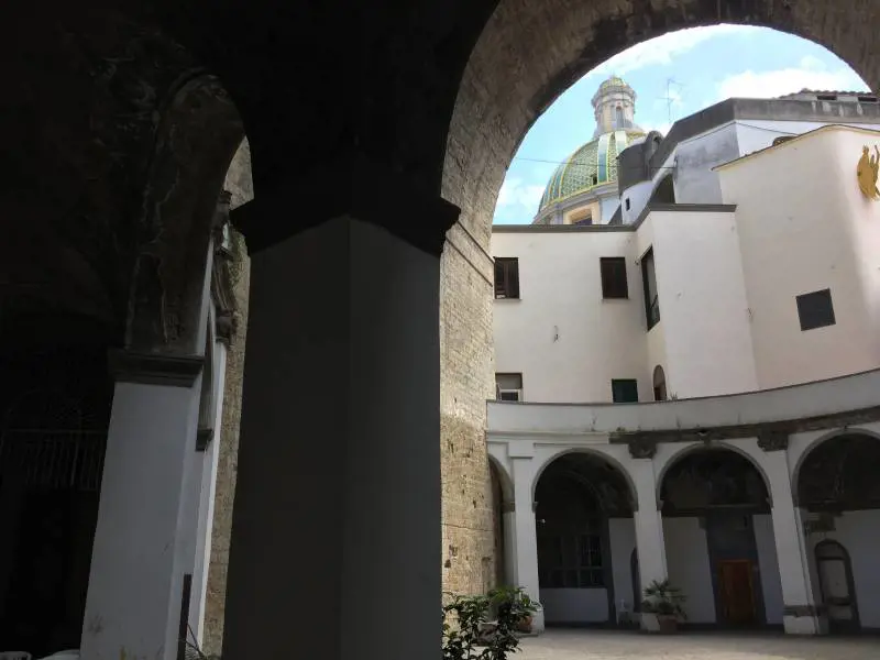 Quando la rinascita dal degrado passa dalle multinazionali (e dal turismo)