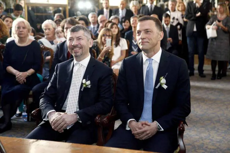 E in Italia prime nozze gay nel governo: Scalfarotto e Federico hanno detto sì