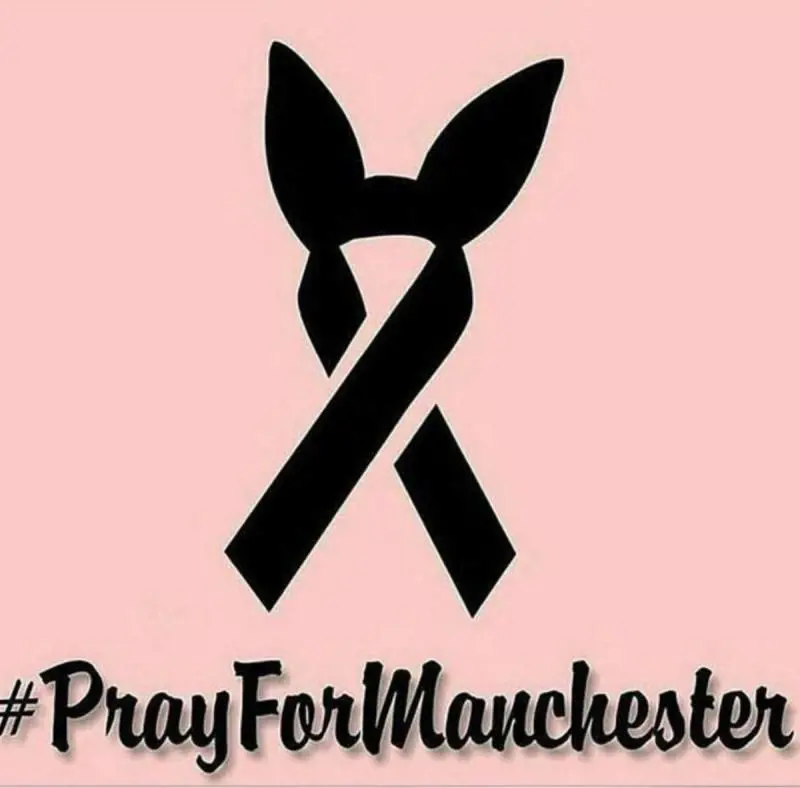 Il cerchietto utilizzato da Ariana Grande diventa il simbolo del lutto dell'attentato
