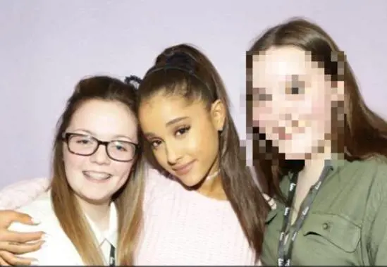 L'ultimo tweet d'amore all'idolo sul palco: "Felice di essere con te"