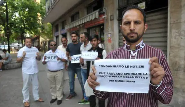 "Ha esultato per la strage": gli incendiano il bar ma era una bufala