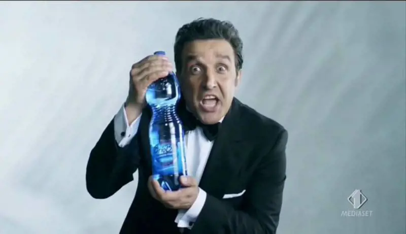 Flavio Insinna, dopo i servizi di Striscia Rocchetta sospende spot Brio Blu