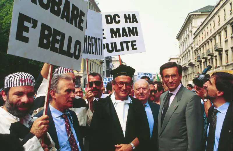 Da Mani pulite alla galera per gli indagati. Quando invocava la forca giustizialista