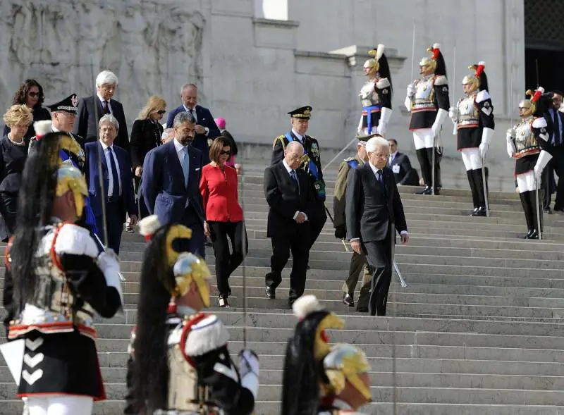 Parata del 2 giugno, Mattarella: "Valori del '46 ci guidano per un futuro di pace"