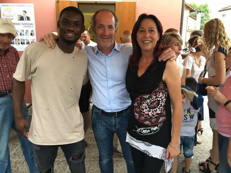 Zaia pubblica una foto con un calciatore nero: insulti razzisti su Fb