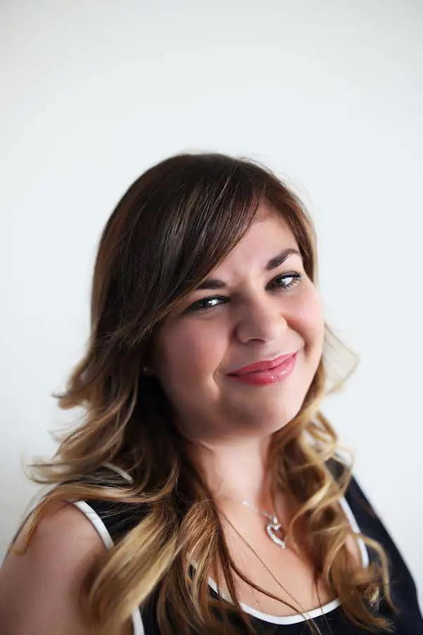 Alessandra che aiuta i sordi ad "ascoltare"