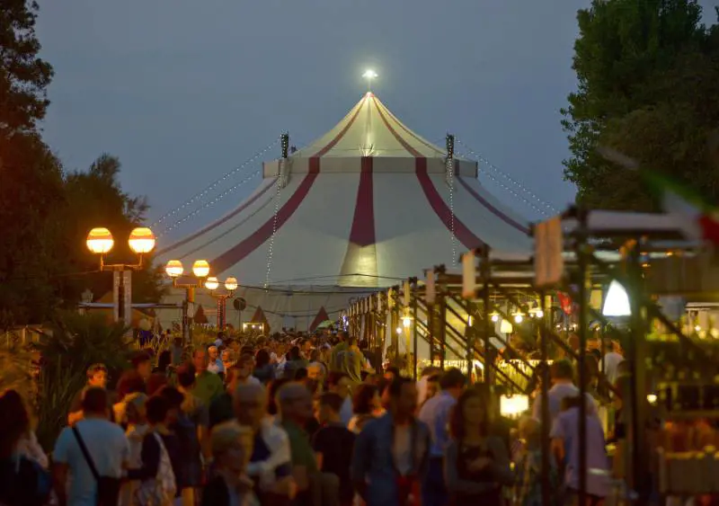 Massimo Bottura, 24 chef e un circo felliniano: festa del gusto a Rimini